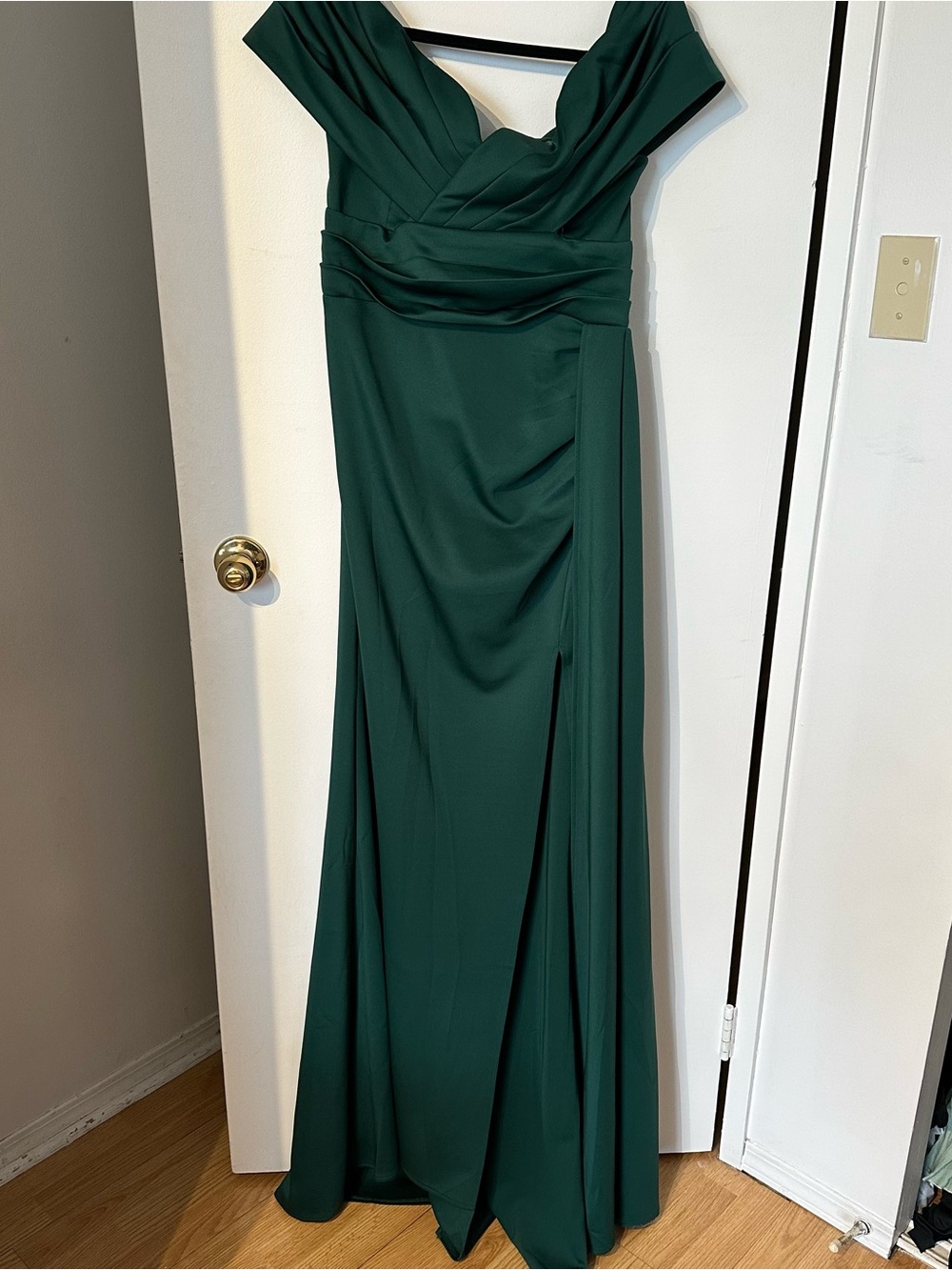 Women’s Elegant Off-Shoulder Emerald Green Evening Gown with High Slit size XL - Picture 5 of 10
